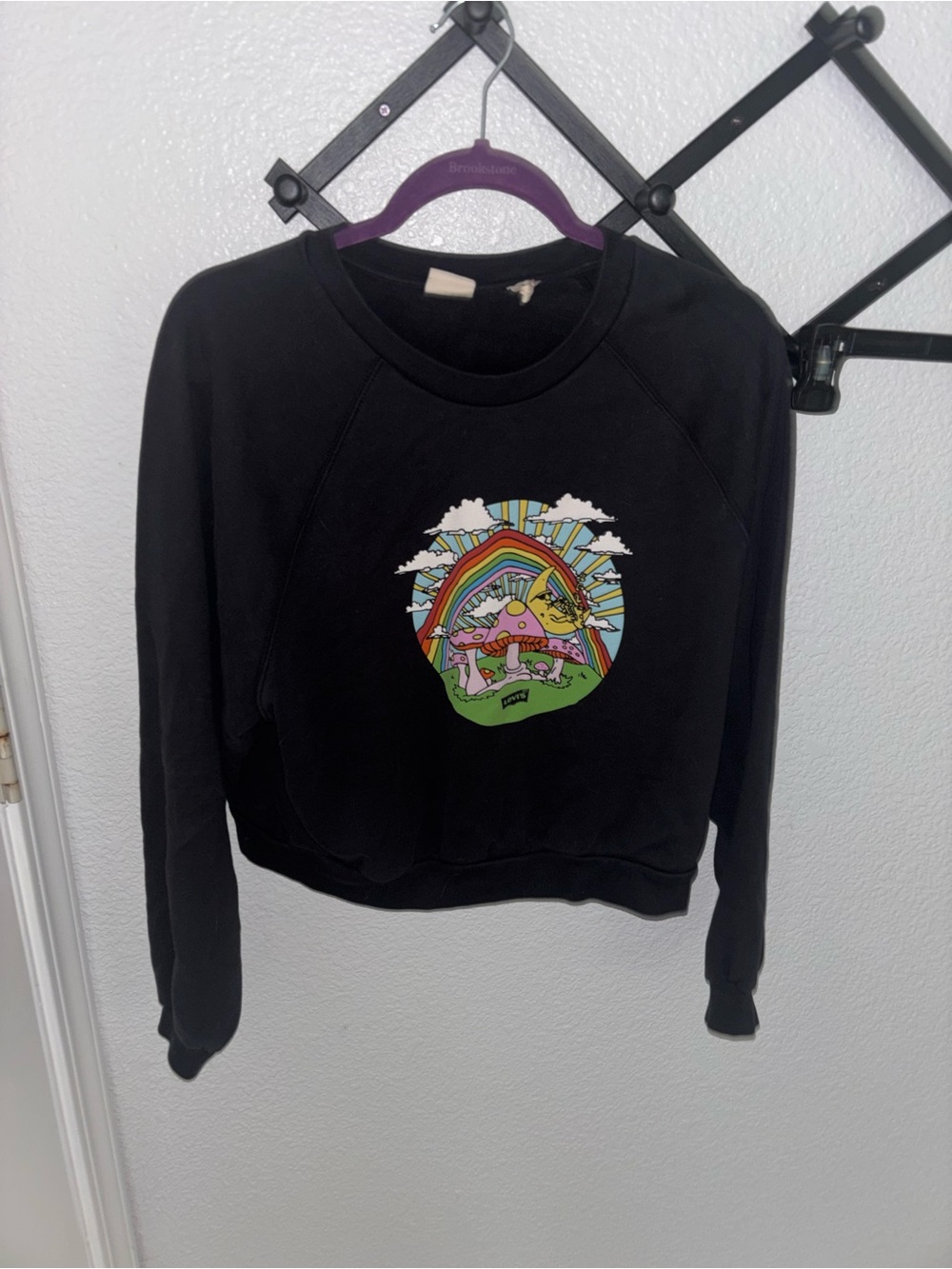 Levi’s Black Cropped Graphic Sweatshirt Rainbow Mushroom Medium - Picture 2 of 4